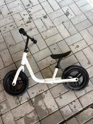 Decathlon White Toddler Balance Bike with Adjustable Seat
