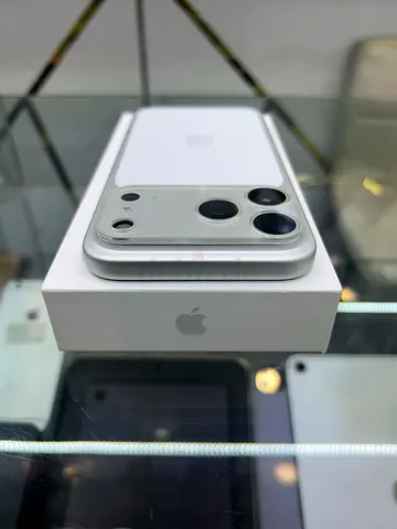 iPhone 17 pro max 256 GB silver color