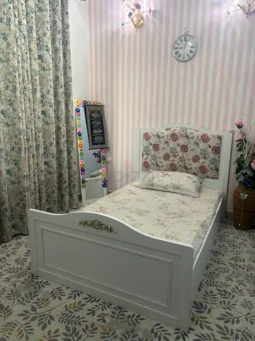 Single bed for sale