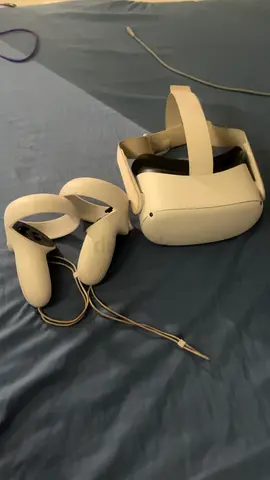 Oculus/Meta Quest 2 VR Headset with Controllers - Good Condition