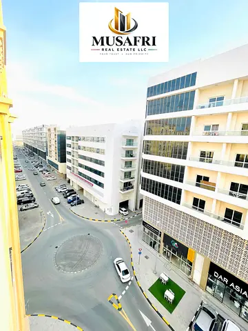 NEAR TO SAFARI MALL || SPECIOUS 3BHK WITH BALCONY || PARKING FREE + BUILT IN WARDROBE ||