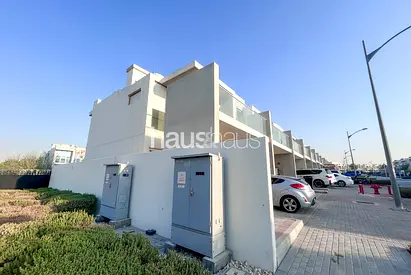 True Corner Plot | Well Maintained | Single Row