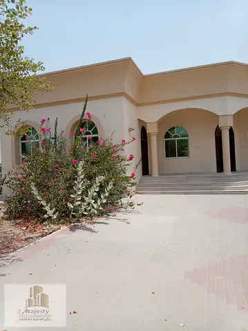 🏡🔥 فيلا للإيجار في الرمثاء – الشارقة | 3 غرف | مجلسان | حديقة خاصة | 3,750 قدم² | 85 ألف