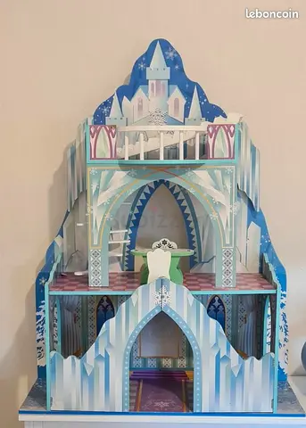 Disney Frozen-themed Cardboard Dollhouse Playset
