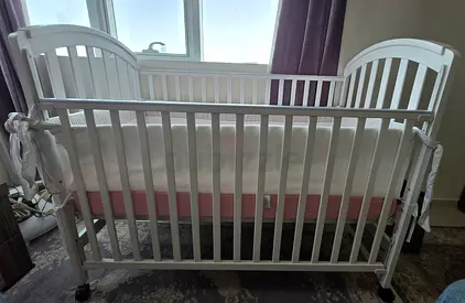 White Baby Crib with Wheels and Mattress and guard