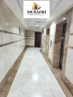 CHEAP PRICE /SPACIOUS 2BHK FLAT /WITH BALCONY + 2 BATHROOMS / PRIME LOCATION NEAR SAHARA CENTRE EASY