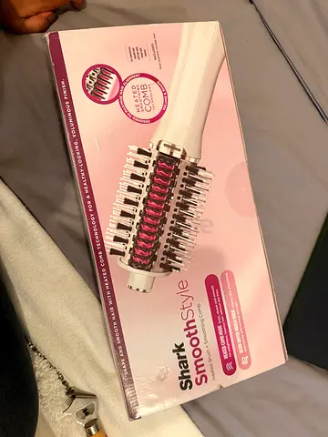 Shark SmoothStyle Heated Round Brush (new in box)