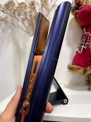 DYSON HAIR STRAIGHTENER