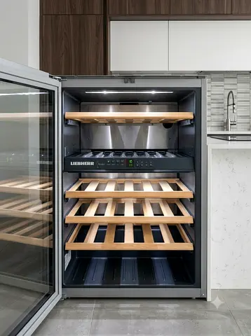 Liebherr Dual-Zone Wine Cooler & Beverage Fridge – Wooden Shelves | Good Condition
