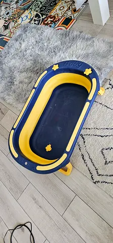 Baby foldable bath tub