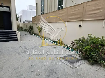 فيلا للإيجار السنوي في الفلج بالشارقة 4 غرف نوم ومجلس وصالون وحوش واسع وباركن داخلي لثلاث سيارات