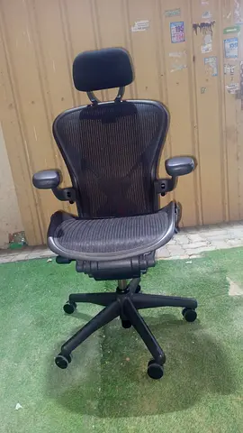 Herman Miller Aeron size B fully loaded with headrest