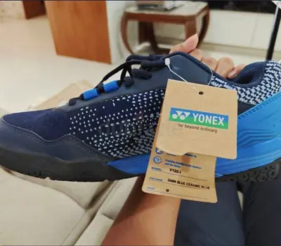 Men V100I Non-Marking Lace-Ups Badminton Shoes