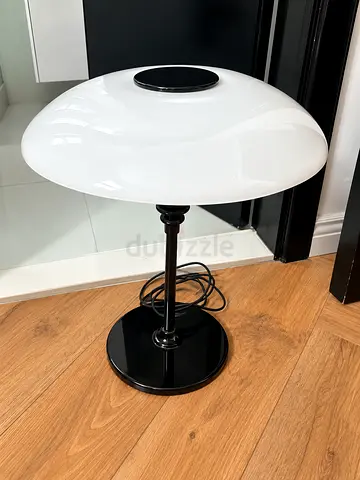 Modern Black and White Mushroom Table Lamp