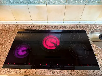 Siemens Black Built in Cook Top , In RARELY USE , DELIVERY + WARRANTY