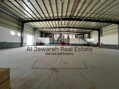 Warehouse with a fenced yard for rent; area: 21,500 sq. ft.; electricity: 150 kW.