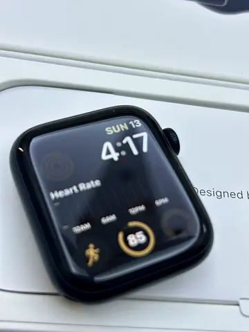 Apple Watch SE 3 GPS + Cellular, 44mm Starlight Aluminum Case with Starlight Sport Band – M/L