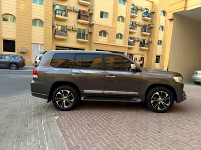 2013 Toyota LAND CRUISER photo 5