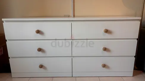 Chest of drawers