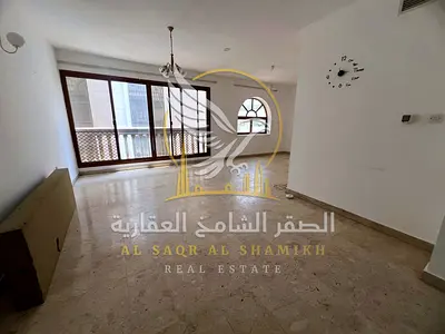 شقة 4غرف وصالة للإيجار في القليعه مسبح مجاني اطلاله مفتوحه مساحات واسعه مع بلكون خزائن في الحائط صيانه مجانيه قريبه علي جميع الخدمات