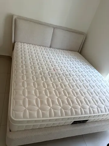 Kind size bed and mattress NEW