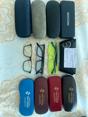 Eyeglasses, cases and cleaning cloths for sale! (read description)