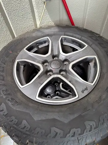 Original Jeep Wrangler 2025 Rims and Tires