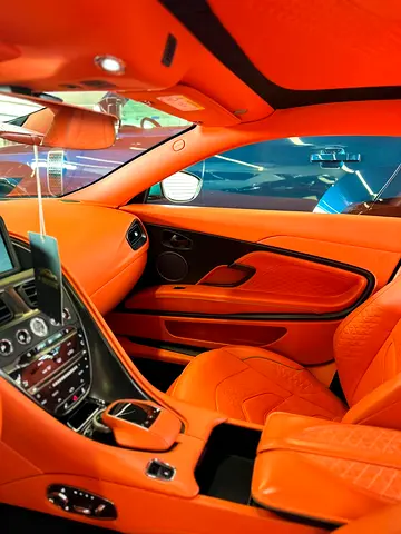 صورة 9 لـ 2022 Aston Martin DB12