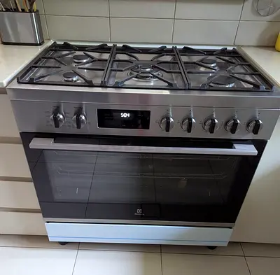 Electrolux 90cm Stainless Steel Gas Cooker with Built-in Oven EFE915SD Australian Made