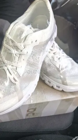 On Cloud white running shoes - brand new, size not specified