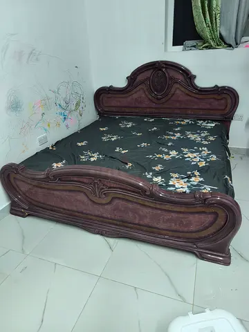 Ornate Wooden Double Bed with Headboard and Footboard - Used , king size bed
