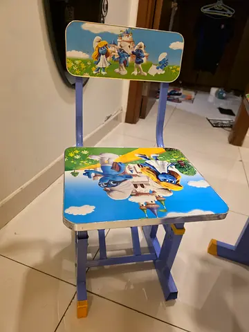 Kids writing table and chair