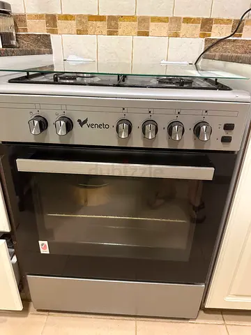 Veneto freestanding gas oven and stove excellent working condition, as new