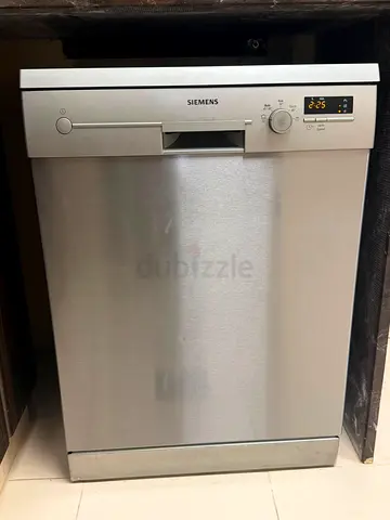 Siemens freestanding stainless steel dishwasher — good working condition
