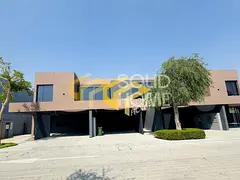 Elegant Townhouse | Fully Privacy | Freehold