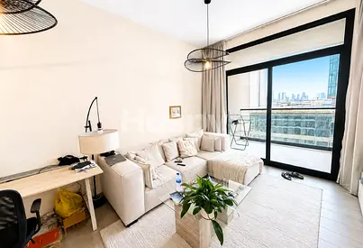 Vacant | Fitted Kitchen | Large Layout