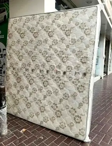 King size 180x200cm mattress.  All times delivery available.