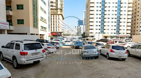باركنج للإيجار في الخان – الشارقة | 10,000 قدم مربع | 80,000 درهم سنوياً