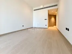 Modern Studio | City View | Multiple Cheques
