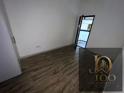 استوديو كبير للإيجار في برج الساعة – الراشدية 1 | بلكونة | شامل الأجهزة | أكوا بارك