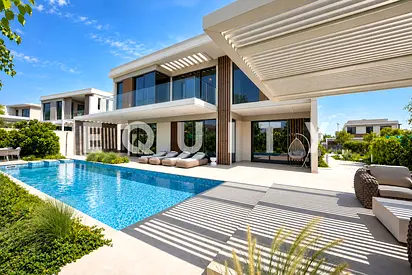 Full Corner I Stunning Renovation I Turnkey