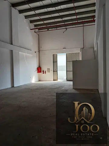 مستودع 2,000 قدم مربع | 90,000 درهم سنويًا | كهرباء 21 KW | الجرف الصناعية 1 – عجمان