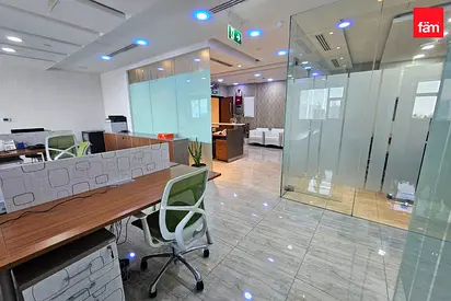 3 parkings | Vacant | Pantry | Washroom
