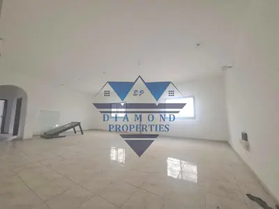 Very spacious biggest flat 2bhk Available in Abushagara good location 40k