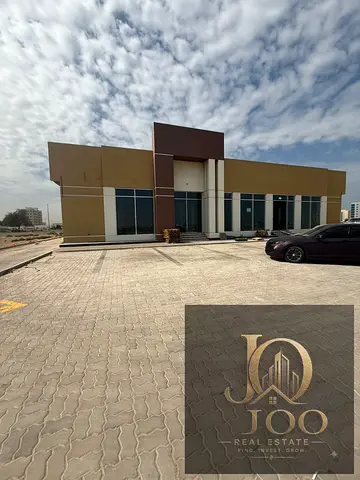 13000 قدم شوروم شارع الملك فيصل بجوار مول أم القيوين 40 كيلوات 600 ألف مع باركنق وارتداد جاهز