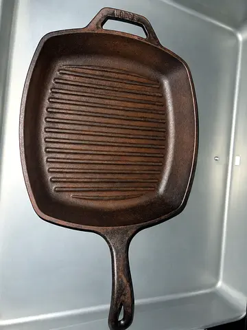 Cast iron pan