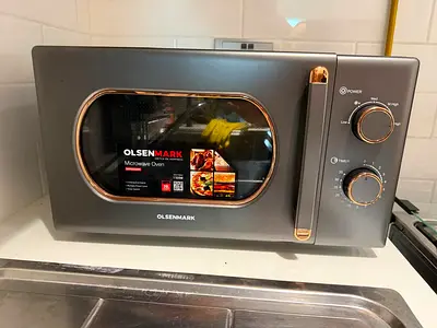 Olsenmark Microwave Oven — Compact, Excellent Working Condition