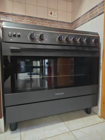 Toshiba freestanding gas oven and cooker - good condition