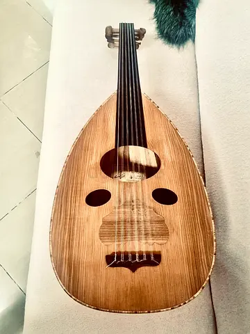 Vintage Arabic Oud in Good Working Condition عود الزرياب مع ميكريفون جاهز للعزف بحالي ممتازي