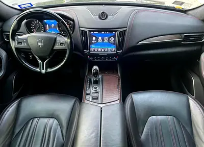 2018 Maserati LEVANTE photo 6